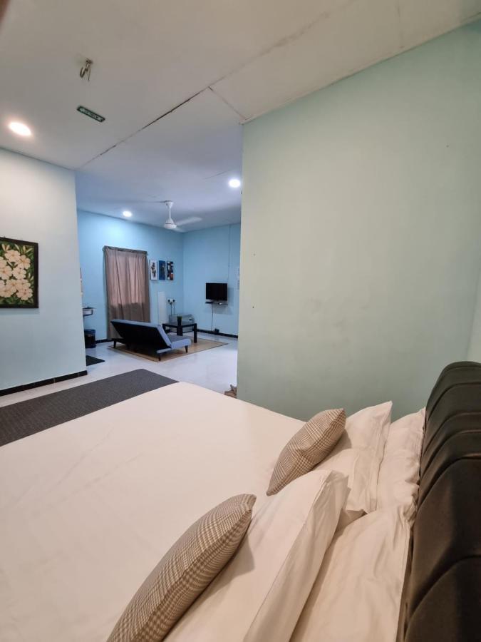 Seven Stones Langkawi Bed & Breakfast Pantai Cenang  Exterior photo